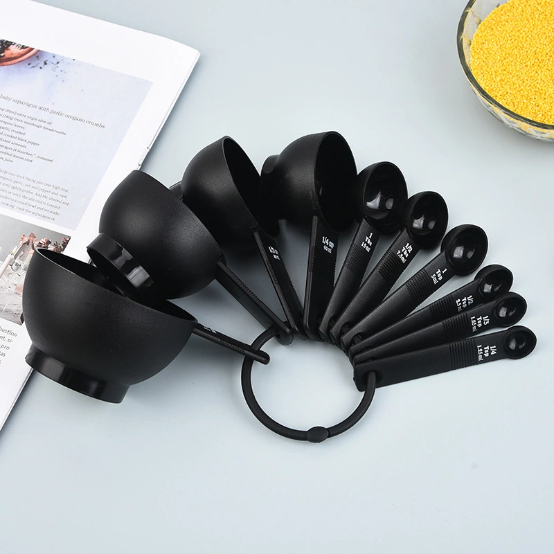 kase şeklinde plastik ölçü kaşığı ve bardak seti