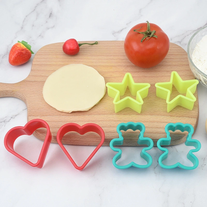 herzförmiger Keksausstecher aus Kunststoff