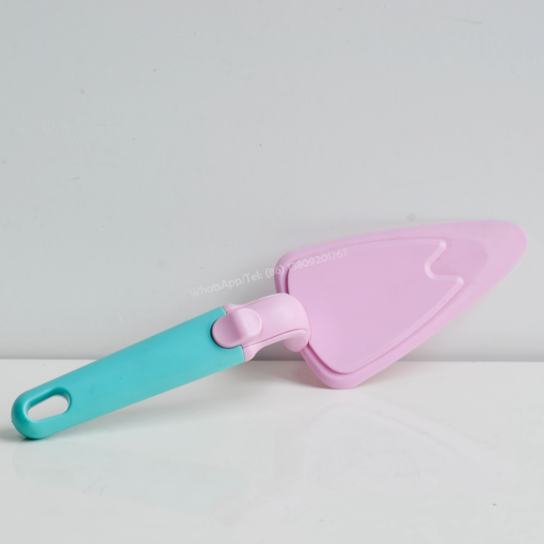 China Kitchen Tools Factory Butter Triangle Spatula Shovel Wholesale Custom