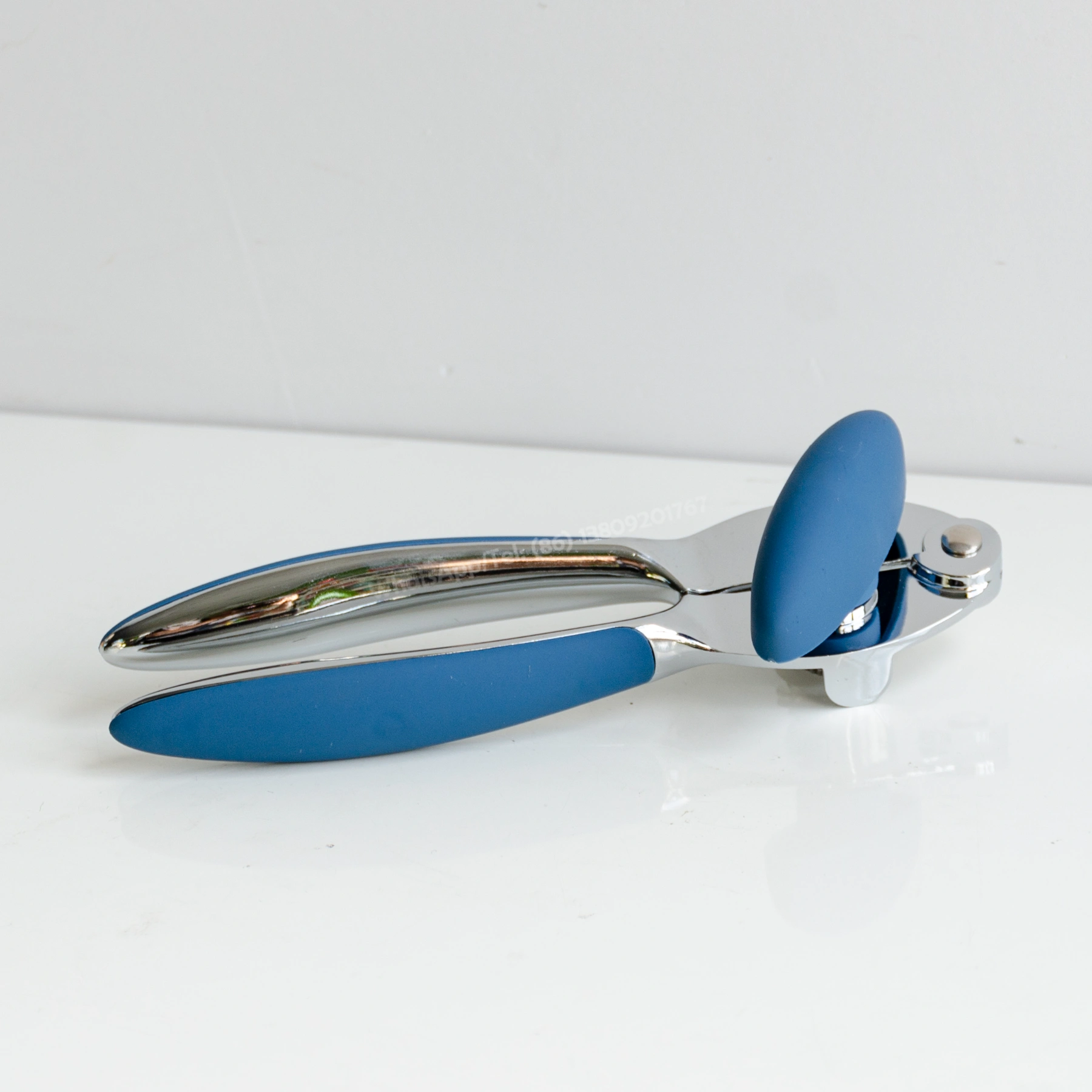 中国のキッチン用品輸出業者から缶切りの卸売りをカスタムバルクで調達