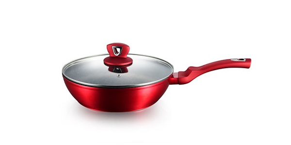 مقلاة عميقة مع غطاء