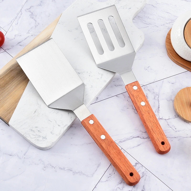 Spatule ajourée en métal avec manche en bois, vendue en gros (1 unité)